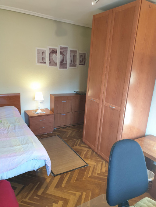 Single bedroom near Escuela Universitaria de Enfermería y Fisioterapia