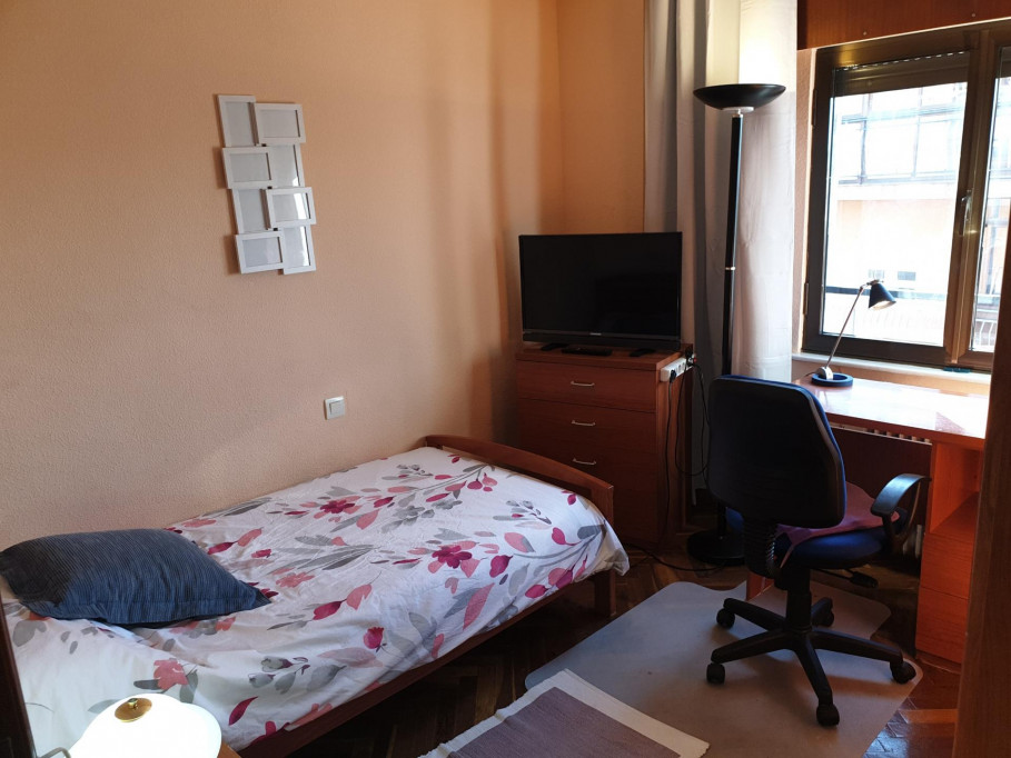 Welcoming double bedroom in Barrio del Oeste