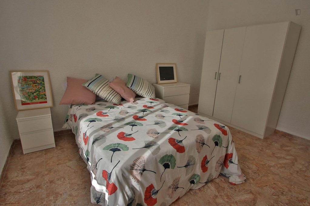 Graceful double bedroom in Mestalla