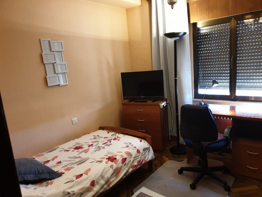 Very cool double bedroom in Barrio del Oeste