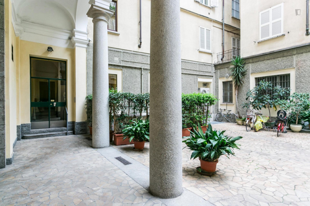 Interesting apartment near the Porta Romana metro