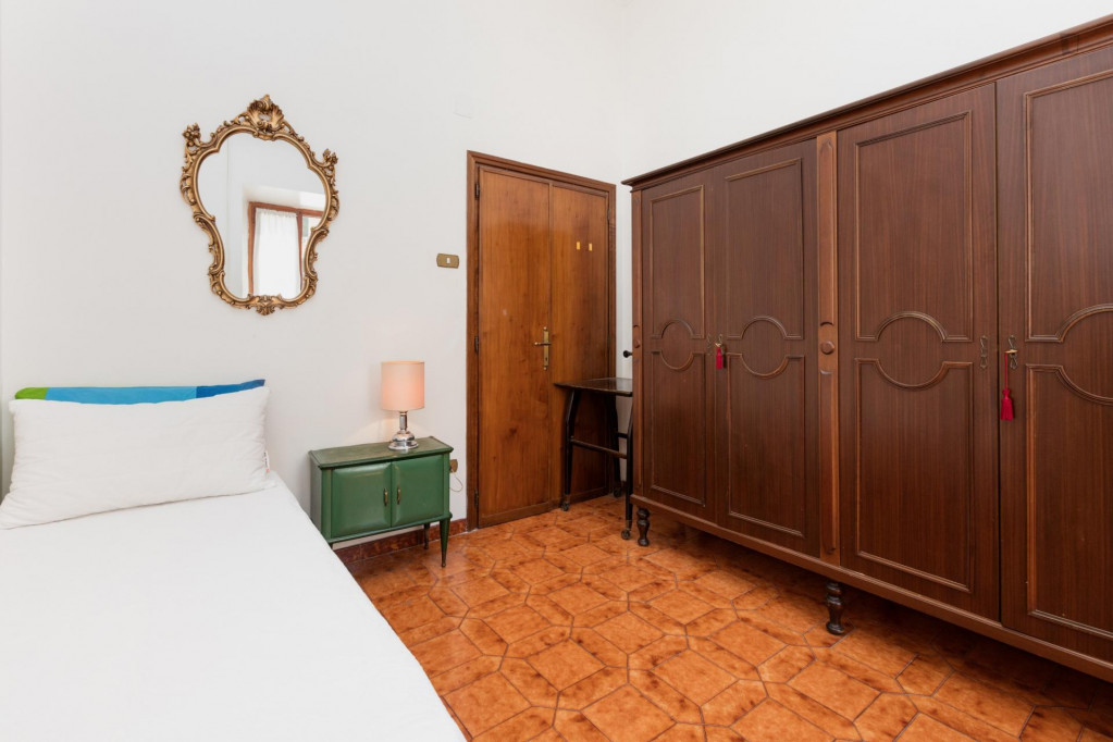 Single bedroom near the Piramide metro