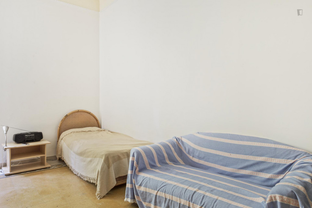 Bright single bedroom in a 3-bedroom flat not far from Sapienza Università di Roma