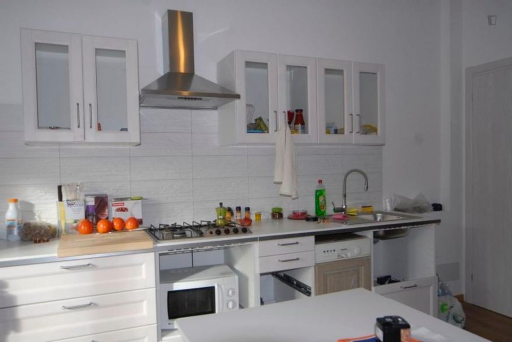 Single bedroom with private kitchen in a 2-bedroom flat in Santa Rita