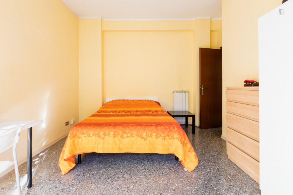 Homely double bedroom with balcony in Municipio VIII