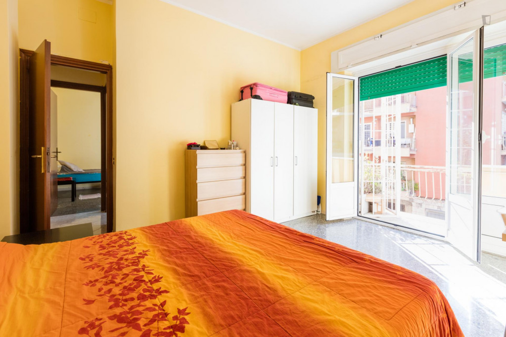 Homely double bedroom with balcony in Municipio VIII