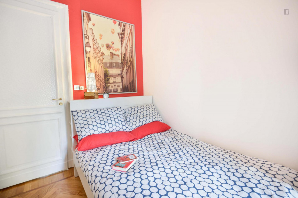 Comfy double bedroom in Turin