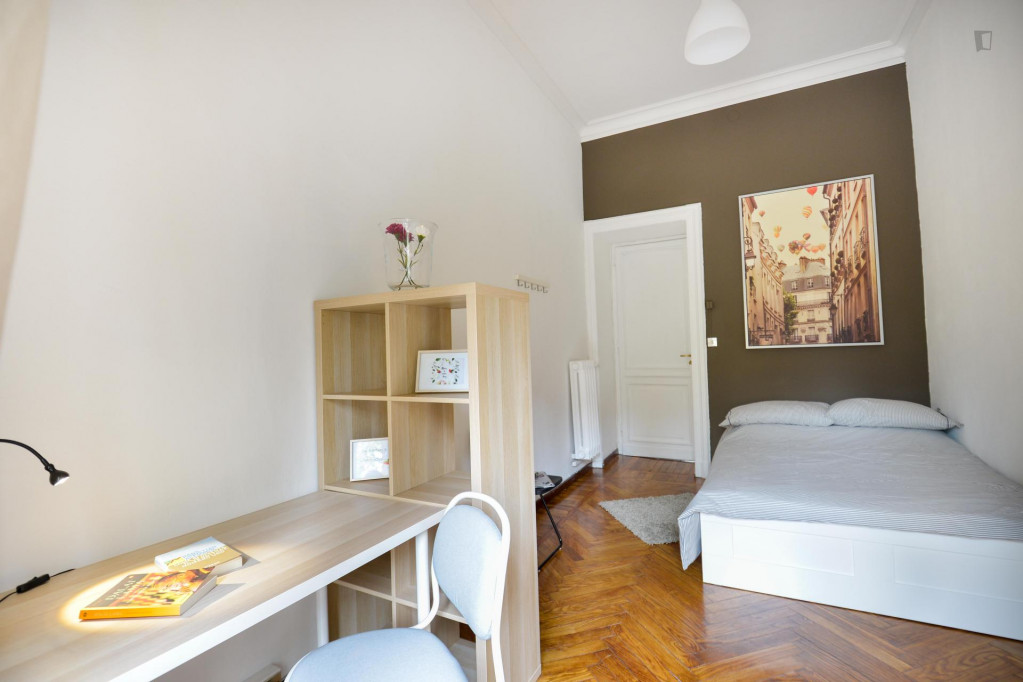 Cosy double bedroom in Turin