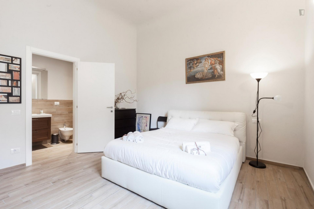 Stylish 2-bedroom apartment near Palazzo Gondi