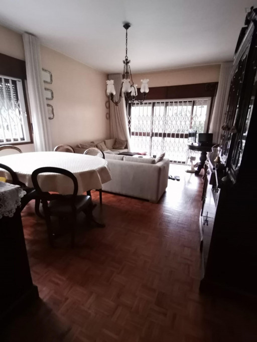 Single bedroom in a 5-bedroom house in Fraião