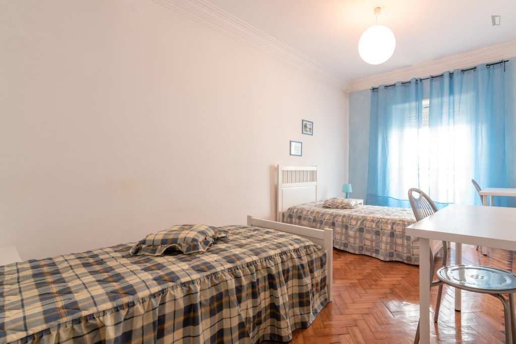 Delightful twin bedroom in well-connected Campolide