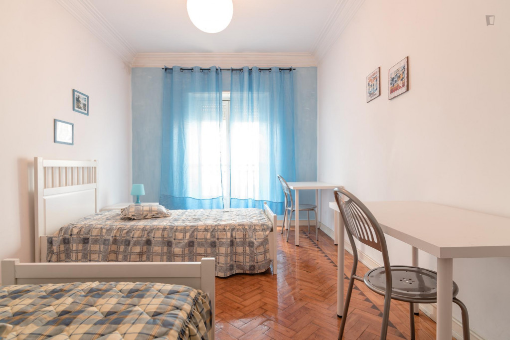 Delightful twin bedroom in well-connected Campolide