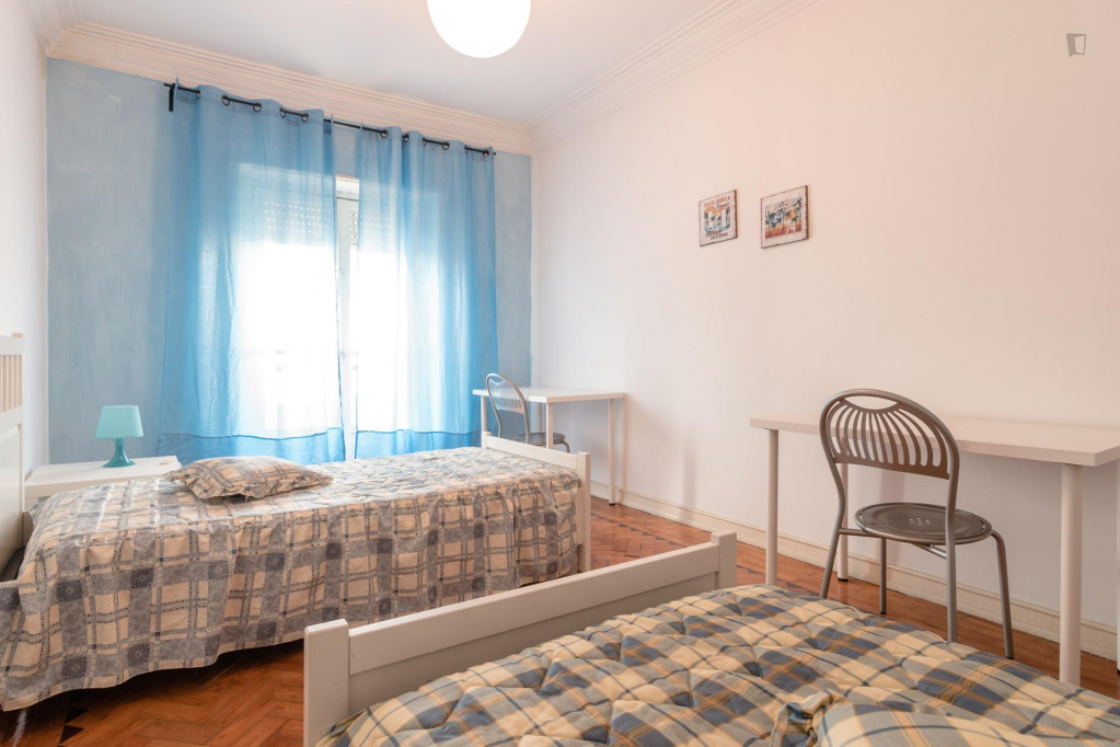 Delightful twin bedroom in well-connected Campolide