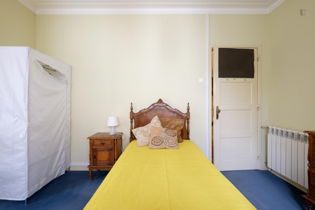 Bright single bedroom, in the Norton de Matos neighbourhood