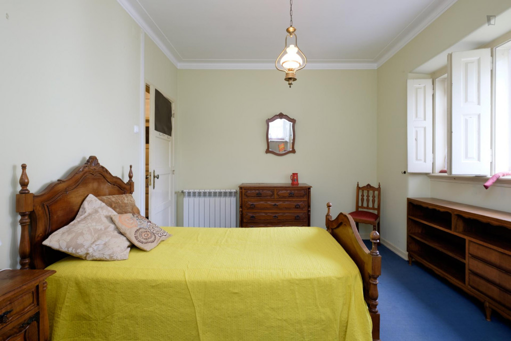 Bright single bedroom, in the Norton de Matos neighbourhood