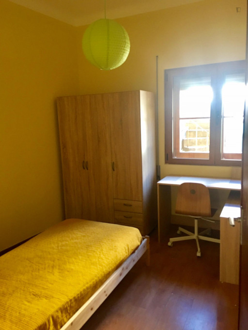 Welcoming double bedroom in Coimbra city center next to Sereia Garden