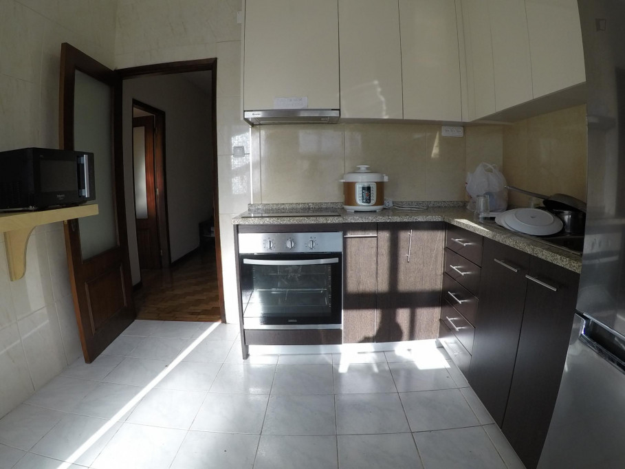 Comfortable double bedroom for a student near Braga Parque