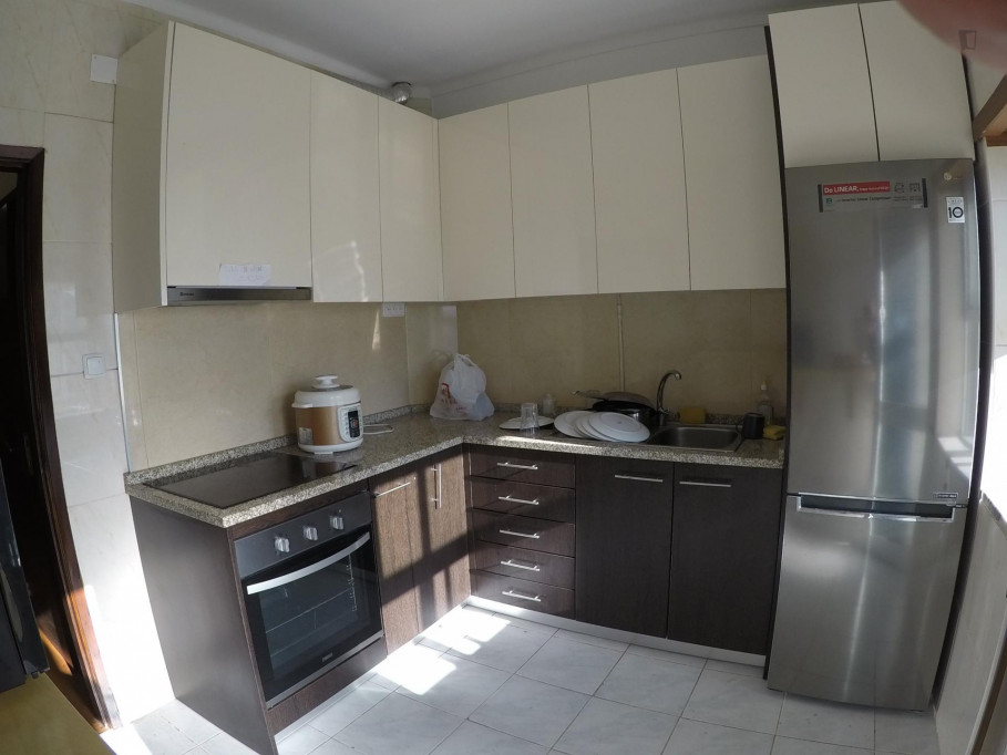 Comfortable double bedroom for a student near Braga Parque