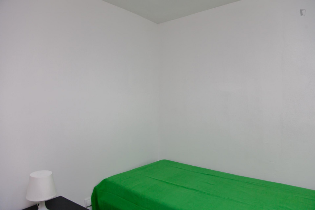 Neat single bedroom close to Universidade de Coimbra