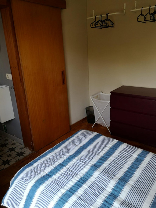 Single bedroom in a 5-bedroom apartment near Jardim Fernando Pessa