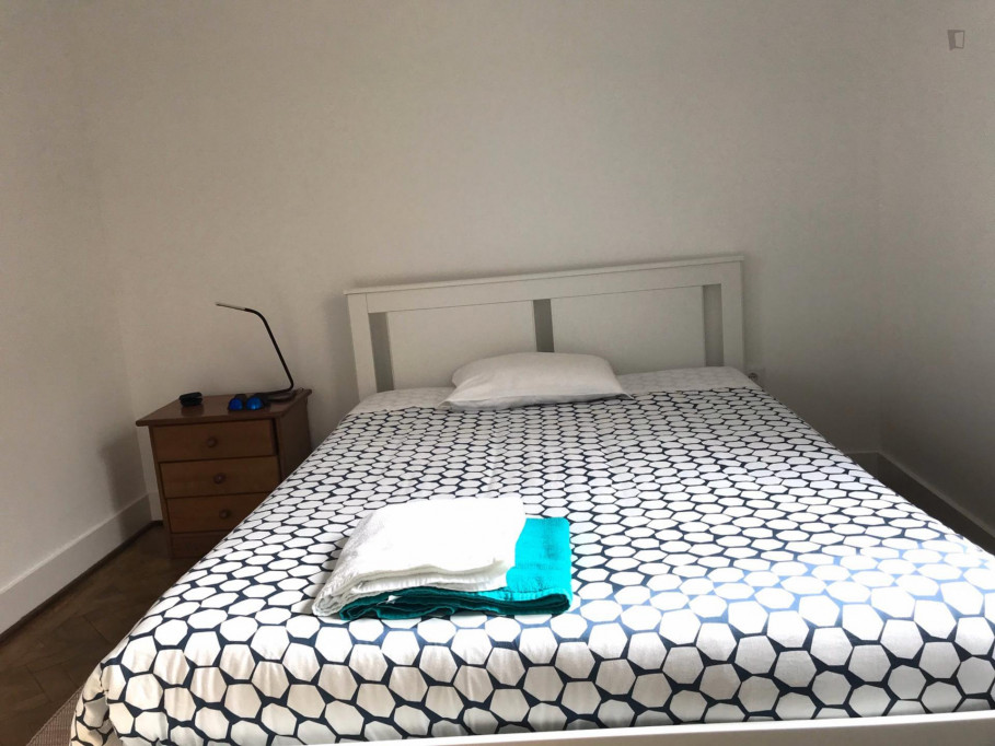 Pleasant double bedroom in a student flat, near Universidade de Aveiro