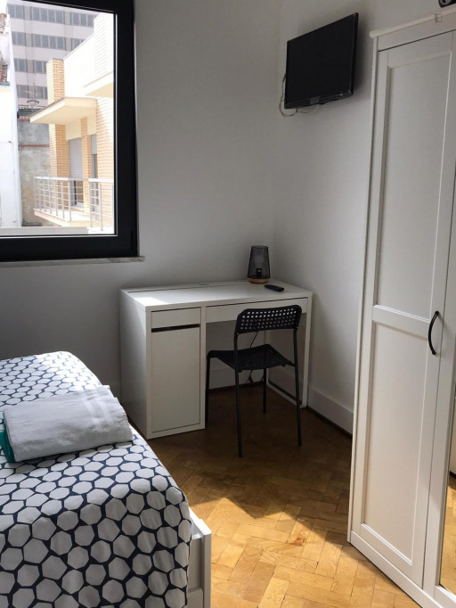 Pleasant double bedroom in a student flat, near Universidade de Aveiro