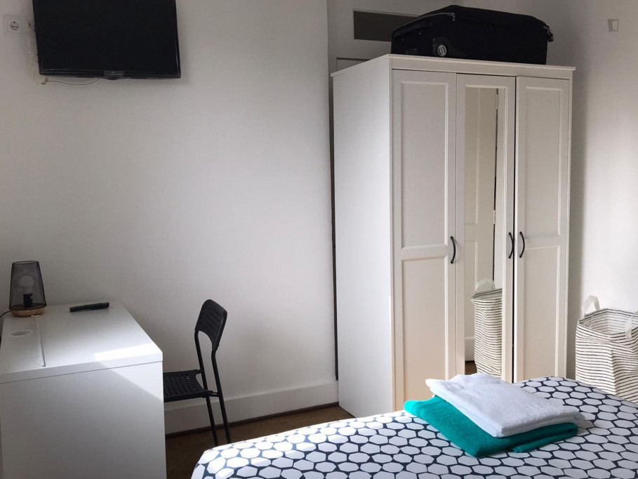 Pleasant double bedroom in a student flat, near Universidade de Aveiro