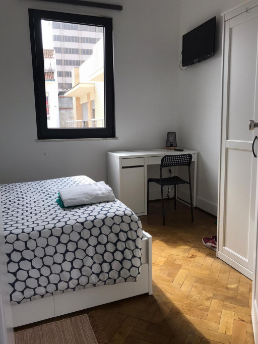 Pleasant double bedroom in a student flat, near Universidade de Aveiro