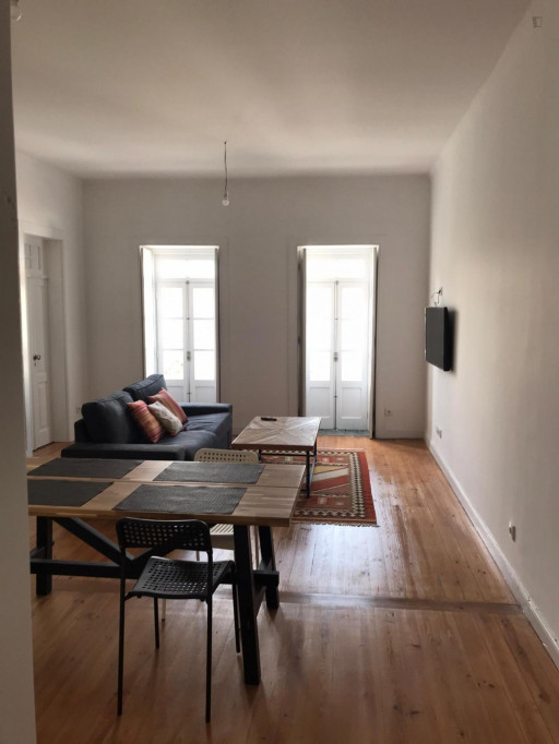 Very nice double bedroom in 5-bedroom apartment