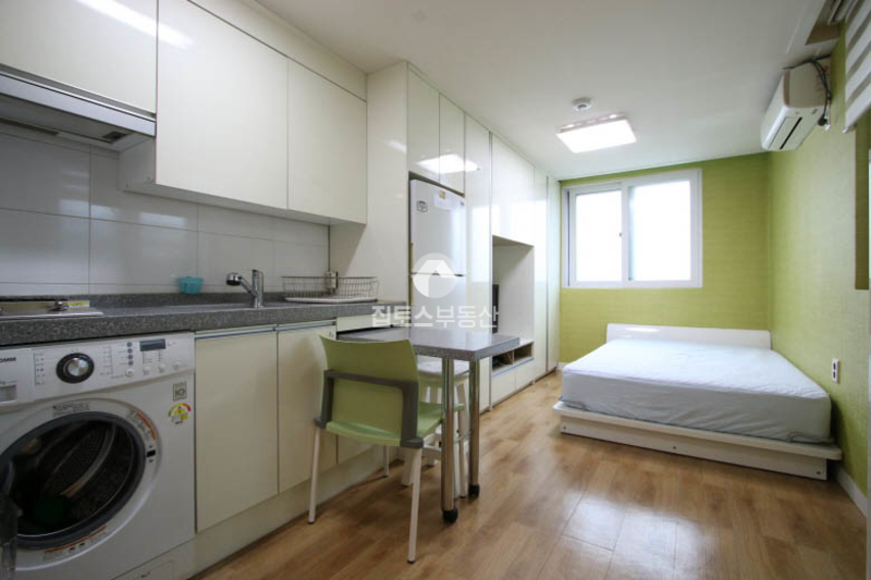 One Room Apartment in Korea: Small but Mighty