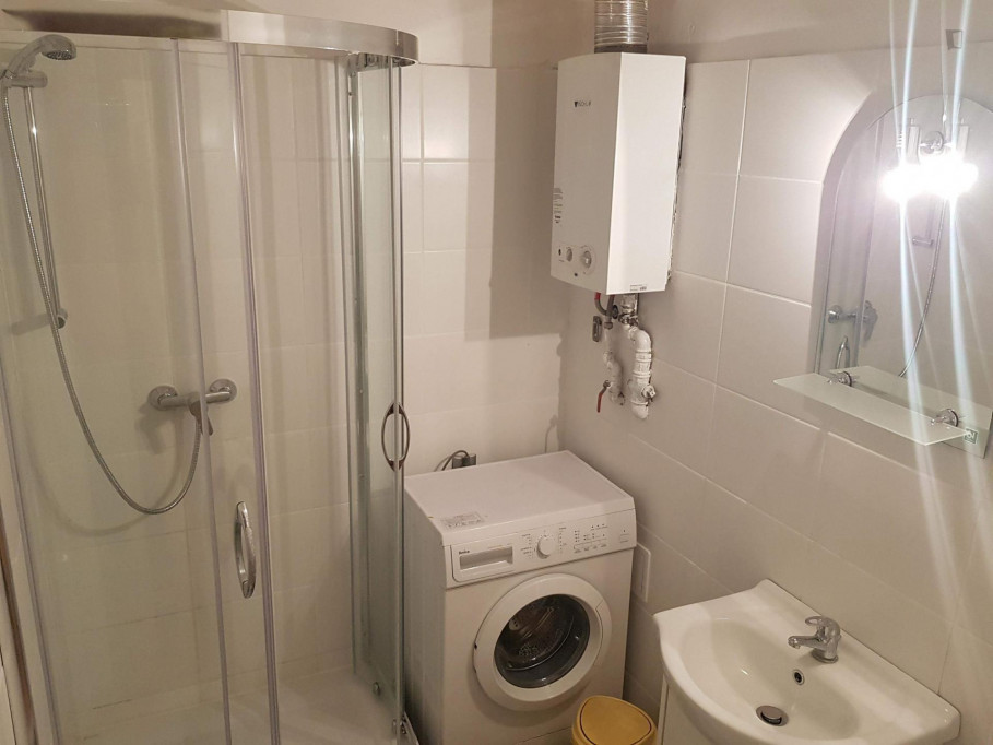 Neat and cosy single bedroom near Uniwersytet Rolniczy im. Hugona Kołłątaja w Krakowie