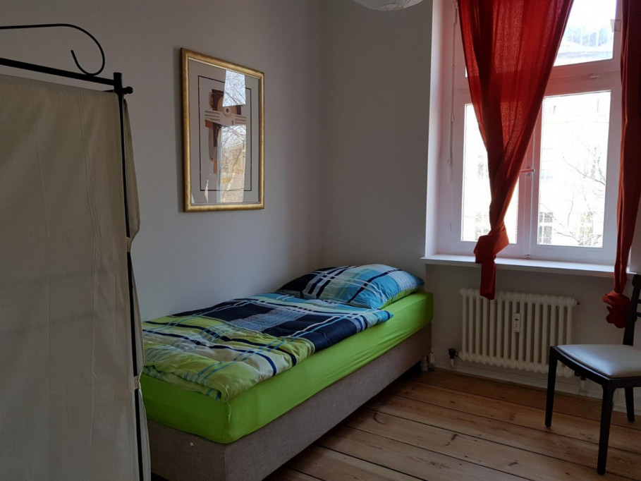 Snug single bedroom in a flat in Kreuzberg