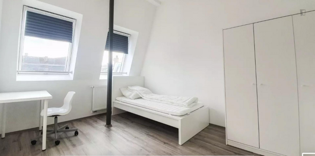 Attractive single bedroom in Kreuzberg