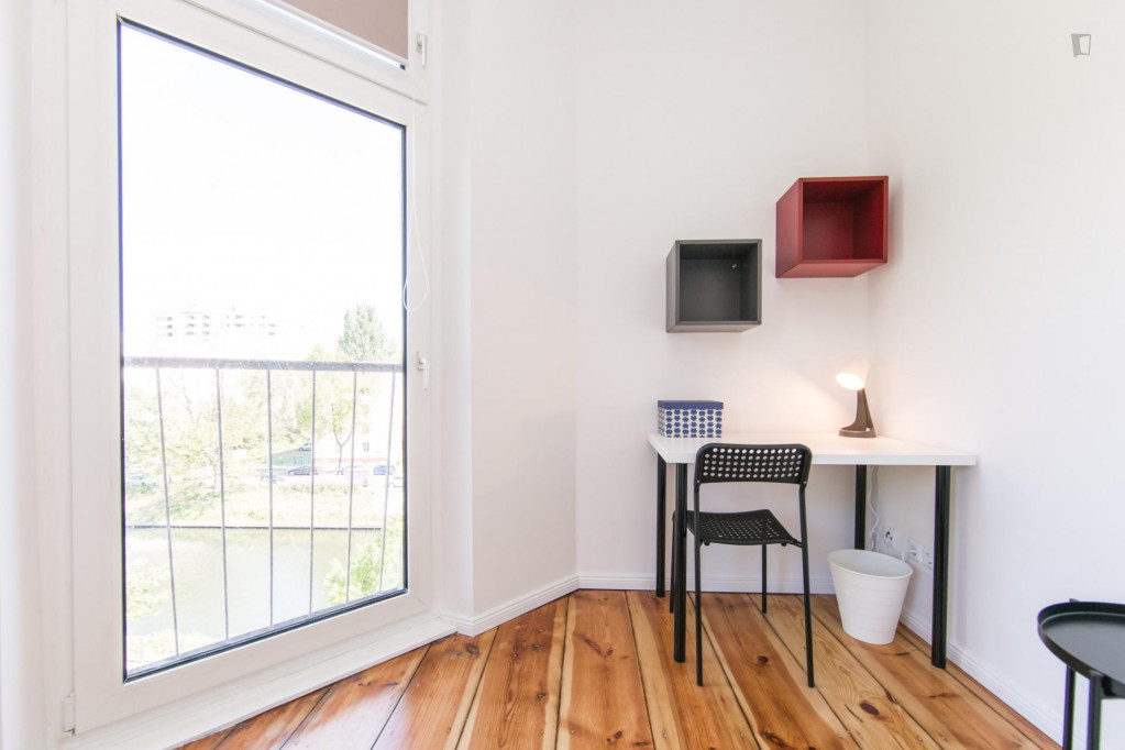 Modern double bedroom in a 2-bedroom apartment near Karl-Marx-Straße transport station