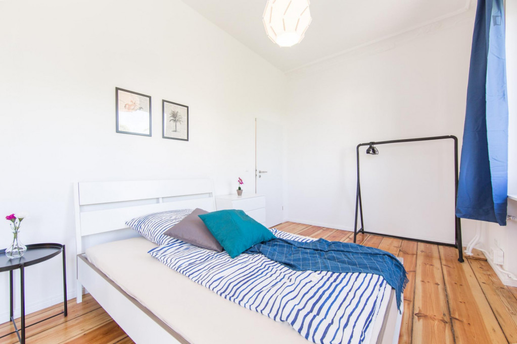 Modern double bedroom in a 2-bedroom apartment near Karl-Marx-Straße transport station