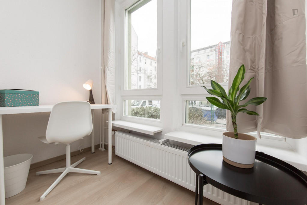 Cozy single bedroom in a 4-bedroom apartment near Berlin-Neukölln transport station