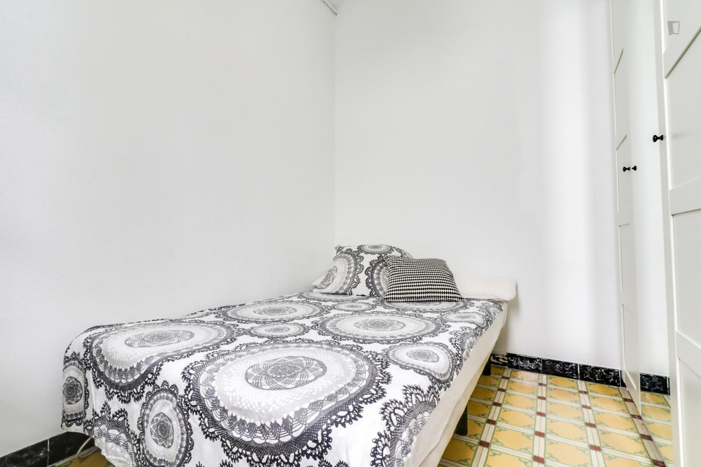 Cool double bedroom close to the Universitie UPC