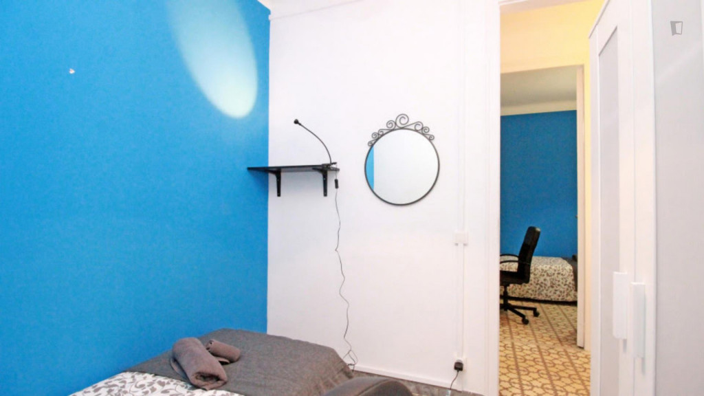 Nice single bedroom in El Poble-sec