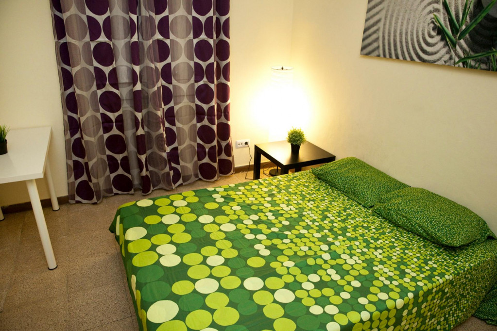 Student-friendly double bedroom in La Nova Esquerra de l'Eixample