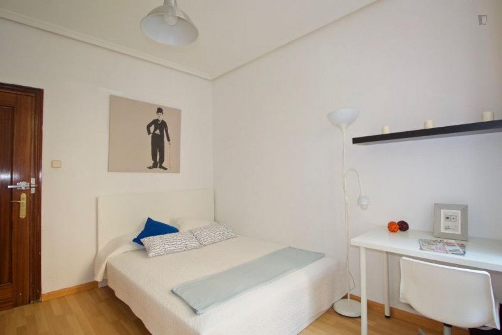 Very cool double bedroom in Huertas-cortes