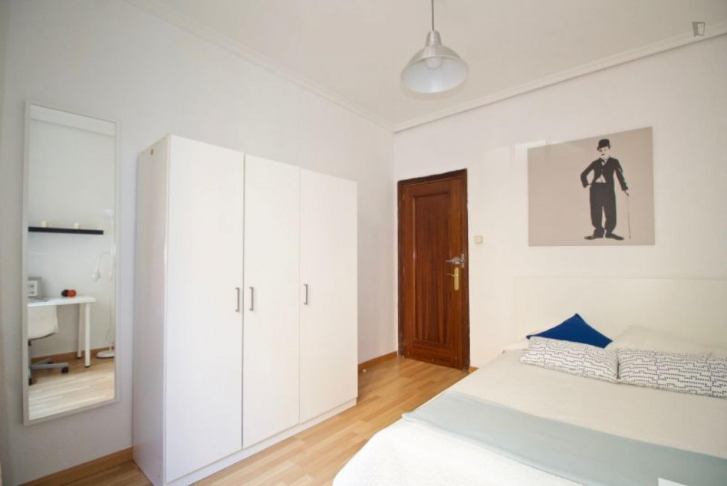 Very cool double bedroom in Huertas-cortes