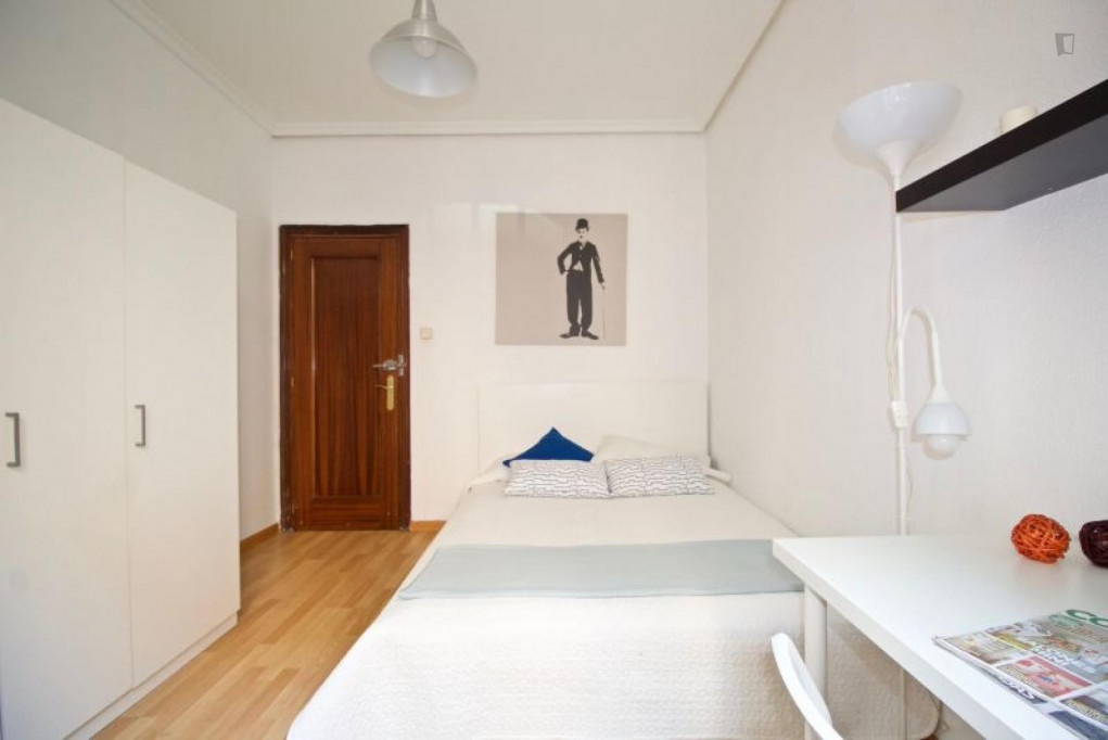 Very cool double bedroom in Huertas-cortes