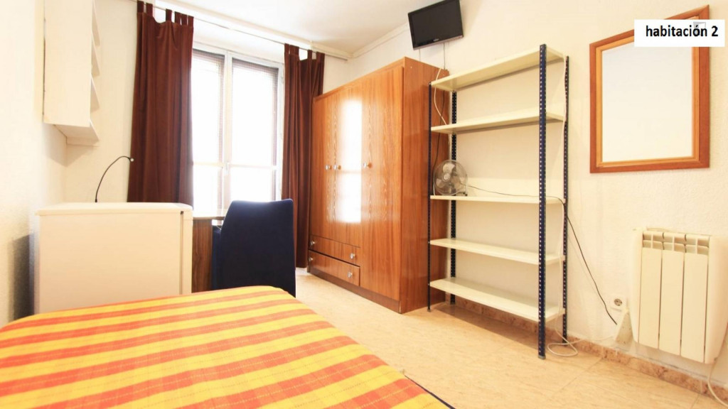 Neat and cosy single bedroom near Plaza de España