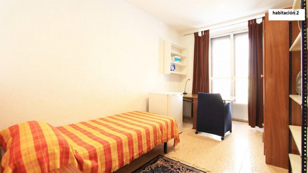 Neat and cosy single bedroom near Plaza de España