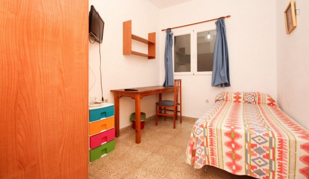 Single bedroom close to Escuela Técnica Superior de Ingeniería de Caminos