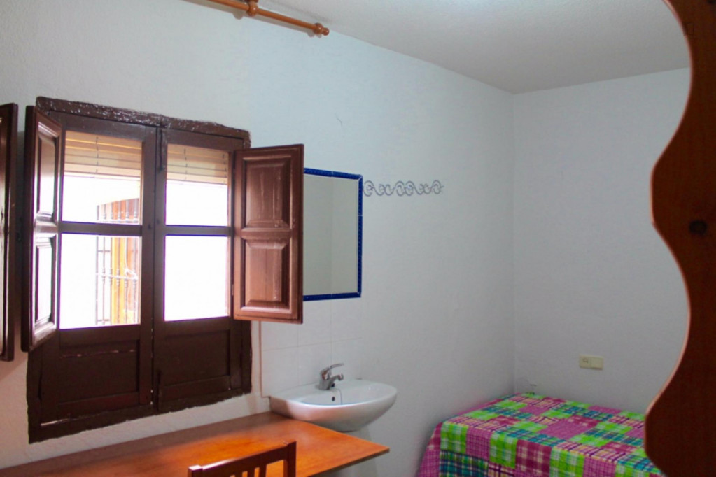 Great single bedroom next to Escuela Tecnica Superior de Arquitectura