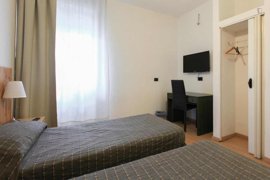 High-quality twin ensuite bedroom close to Milano Forlanini train station