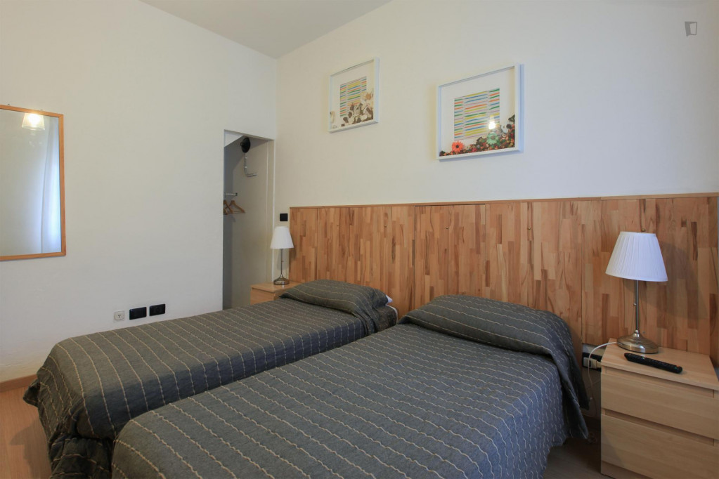 High-quality twin ensuite bedroom close to Milano Forlanini train station