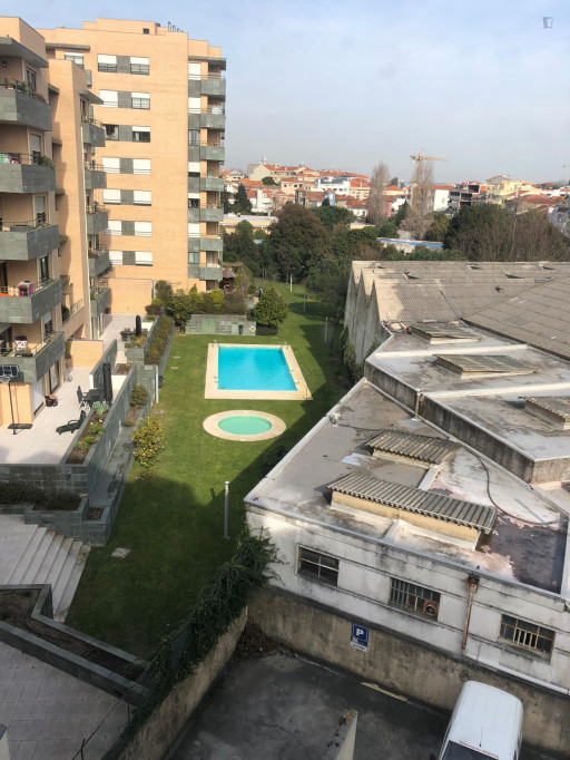 Double bedroom, with balcony, in 5-bedroom apartment