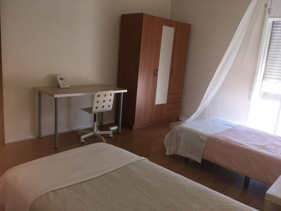 Double bedroom near Catholic University Porto